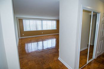8600 Large closets